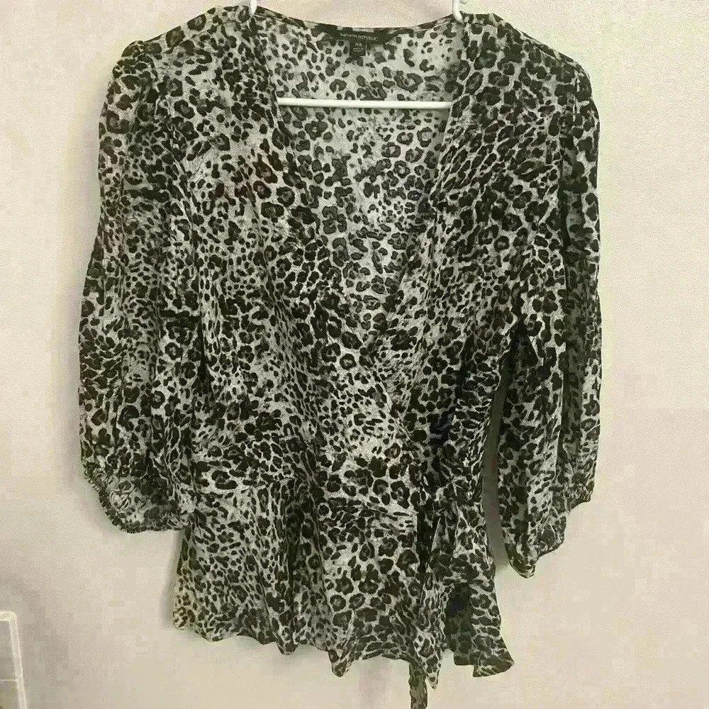 Banana republic women's extra small blouse
